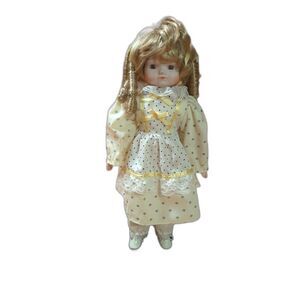 Heritage Mint Porcelain Doll 16” Amanda Yellow Dress Blonde Curly Hair Vintage